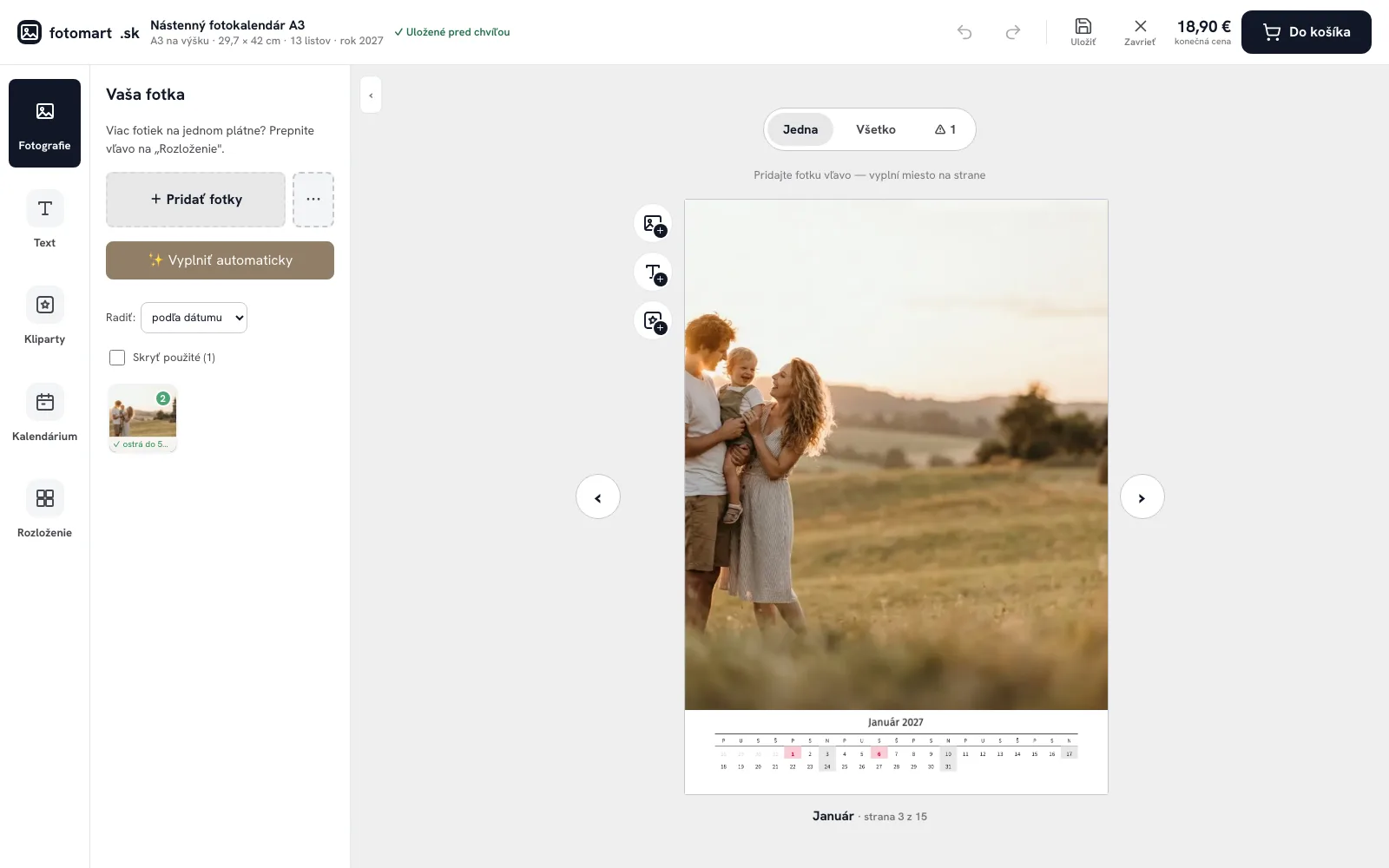 Edytor online fotomart z otwartą stroną kalendarza ściennego